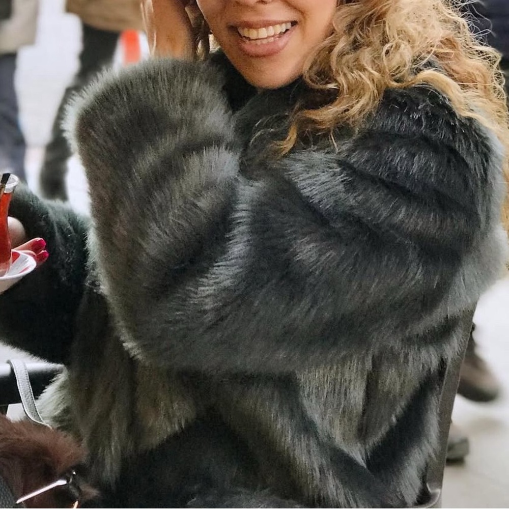 Dark Jade Green Faux Fur Coat (M-L)
	•	Purchased in Istanbul
	•	Lightly worn